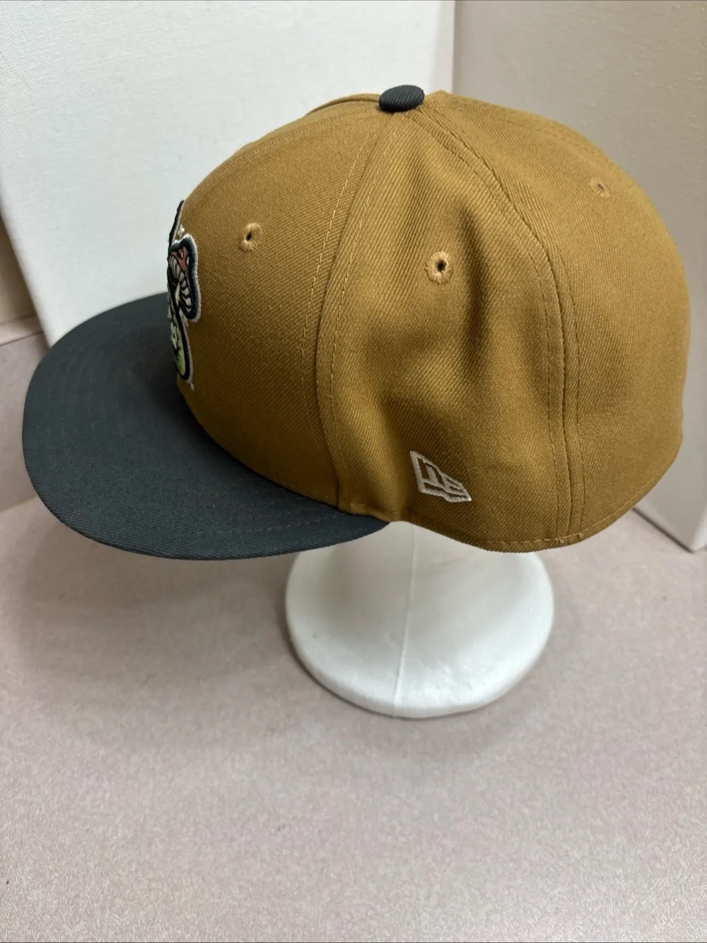 New Era clink room
